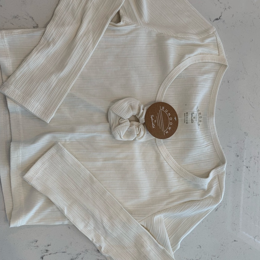 Splendid Ada Notch Tee - Size Medium - Cream Colored - Cropped top